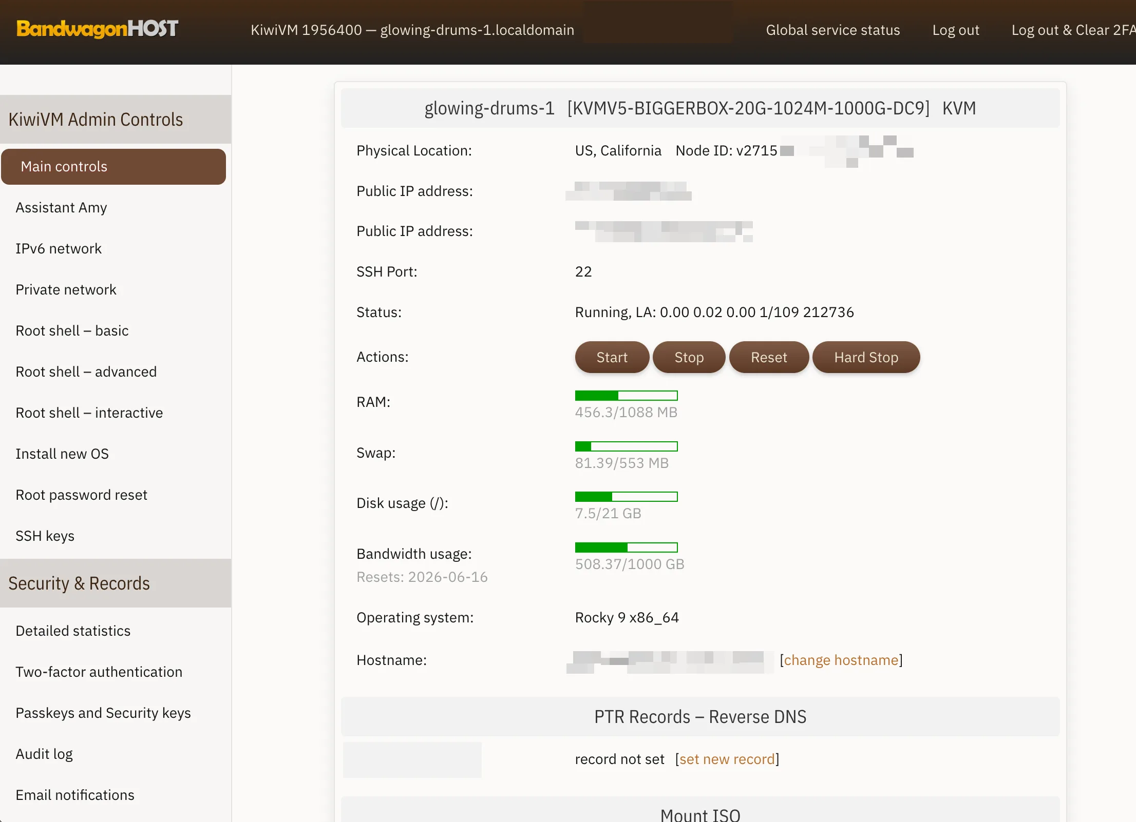 BandwagonHost KiwiVM 主控制面板，显示公网 IP、SSH 端口、内存、磁盘、流量与操作系统等信息